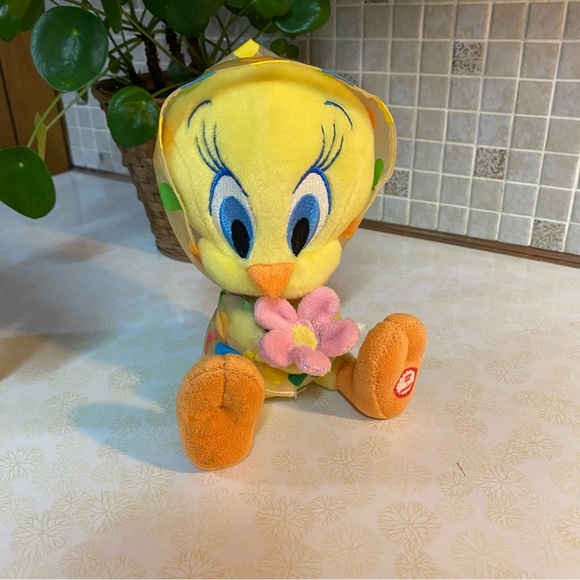 Vintage Hallmark Tweety Bird Happy Spwingtime Tweety features sound 5 phrases - Picture 3 of 9